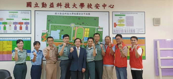 九三軍人節校長慰勉軍訓室同仁圖片