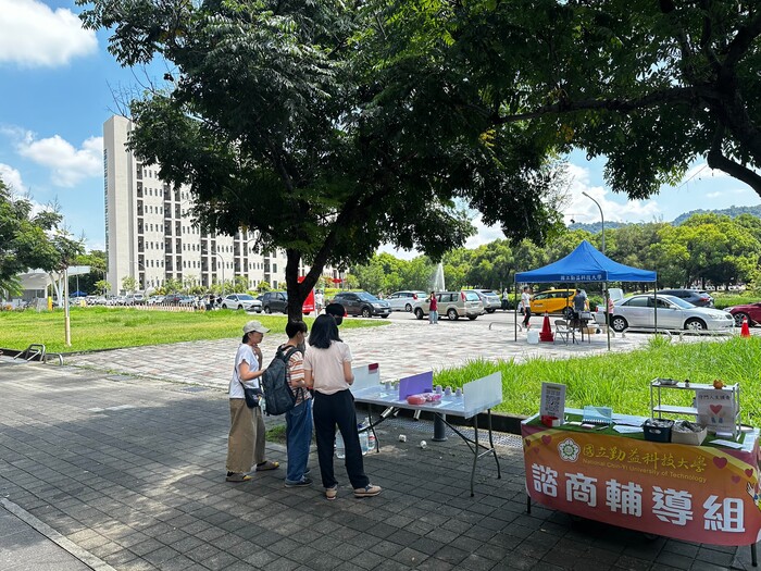 新生搬宿舍-家長及學生輔導諮詢攤位圖片